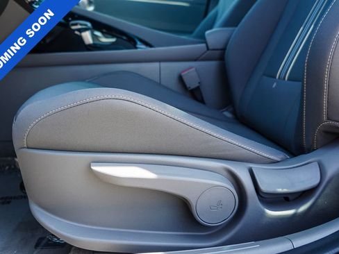 Used 2025 Hyundai Elantra SEL FWD image 19
