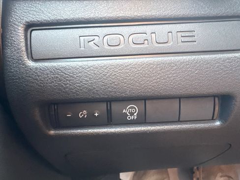 Used 2024 Nissan Rogue S AWD/4WD image 17