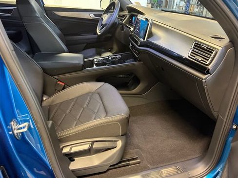 Used 2024 Volkswagen Atlas Cross Sport SE FWD image 11