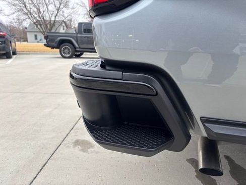 Used 2025 Chevrolet Colorado Z71 w/ Technology Package image 13