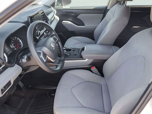 Used 2022 Toyota Highlander L FWD image 12