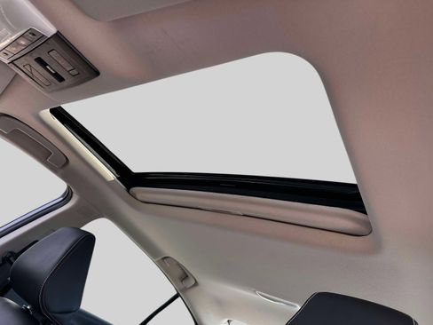 Used 2023 Nissan Altima 2.5 SR w/ SR Premium Package image 14