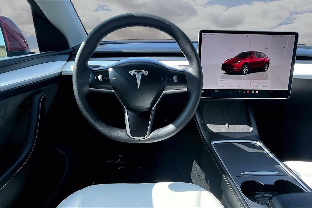 Used 2024 Tesla Model Y Long Range AWD/4WD image 8