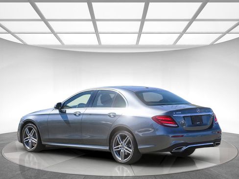Used 2019 Mercedes-Benz E 300 4MATIC image 2