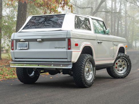 Used 2024 Ford Bronco Black Diamond AWD/4WD image 3