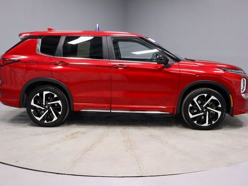 Used 2024 Mitsubishi Outlander SE image 13