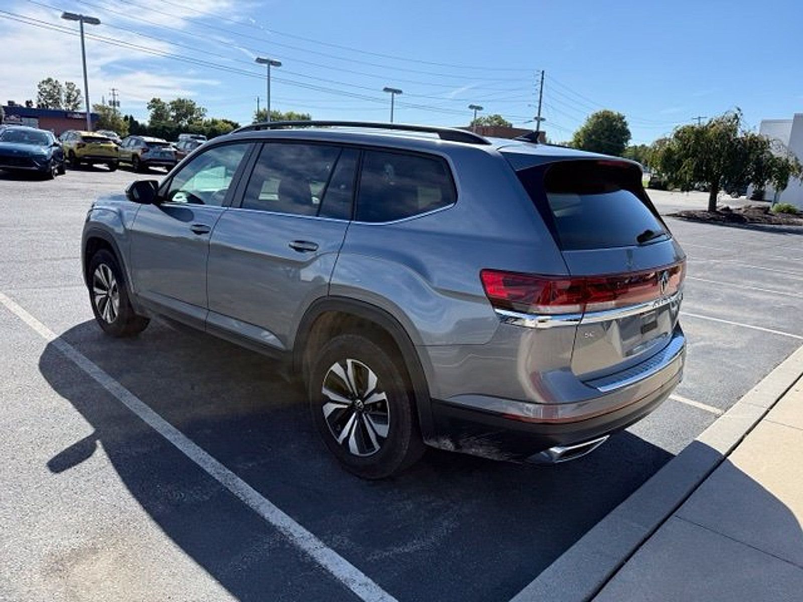Used 2024 Volkswagen Atlas SE AWD/4WD image 6