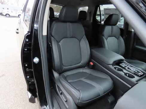 New 2025 Honda Pilot Touring image 18