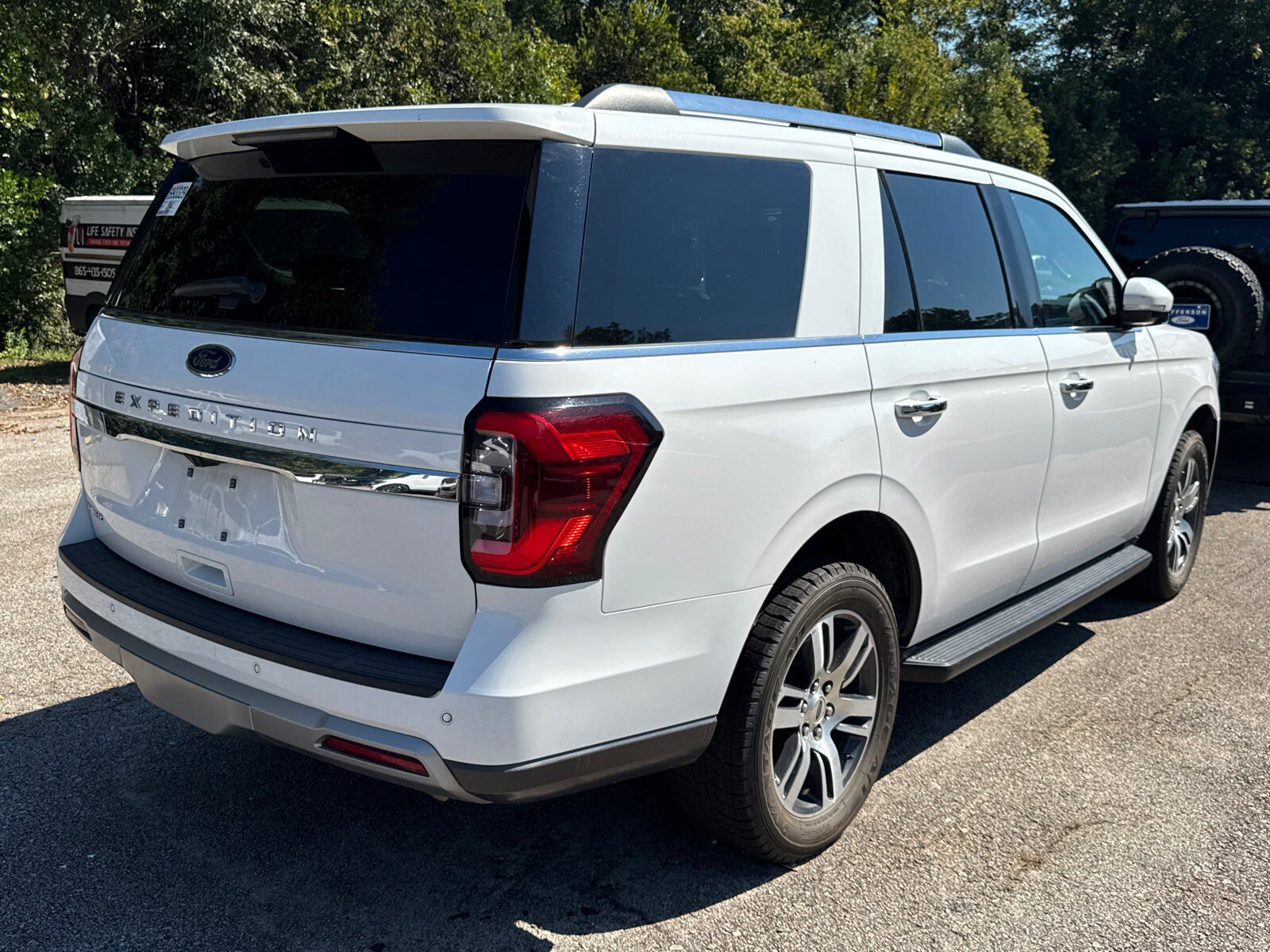 Used 2024 Ford Expedition Limited AWD/4WD image 7