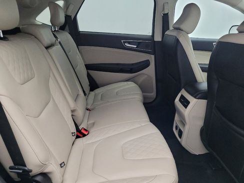 Used 2024 Ford Edge Titanium image 19