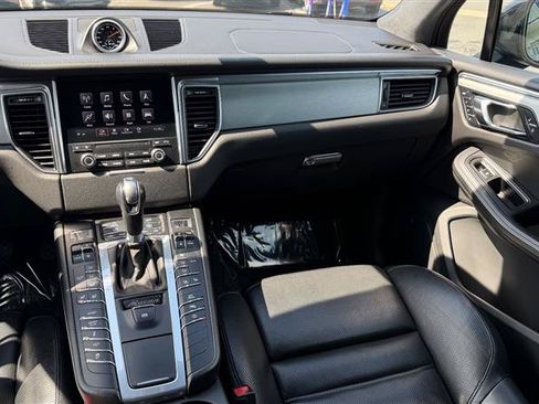 Used 2018 Porsche Macan Turbo AWD/4WD image 19