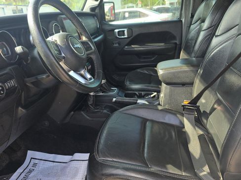 Used 2020 Jeep Gladiator Overland AWD/4WD image 3