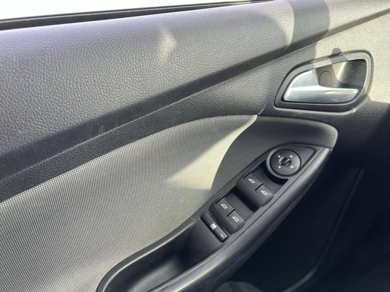 Used 2013 Ford Focus SE FWD image 28