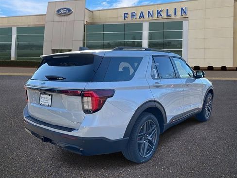 New 2026 Ford Explorer ST-Line w/ ST-Line Street Pack image 7