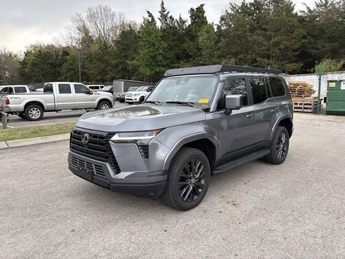 Used 2025 Lexus GX 550 w/ Accessory Package (2T) image 3