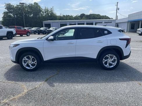 New 2026 Chevrolet Trax LS w/ LS Convenience Package FWD image 6