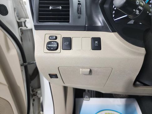 Used 2012 Toyota Venza XLE image 10