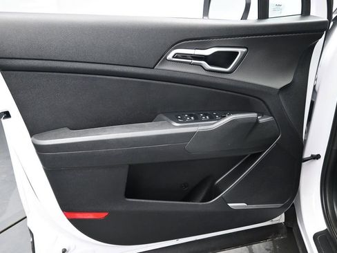 Used 2025 Kia Sportage LX AWD/4WD image 25