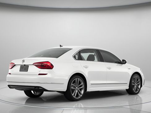 Used 2018 Volkswagen Passat 2.0T S FWD image 3