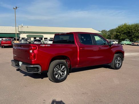 Used 2023 Chevrolet Silverado 1500 LT AWD/4WD image 2