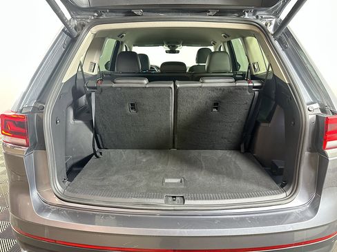Used 2025 Volkswagen Atlas SE image 24