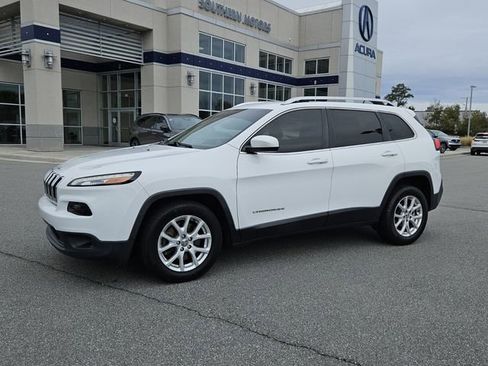 Used 2016 Jeep Cherokee Latitude image 1