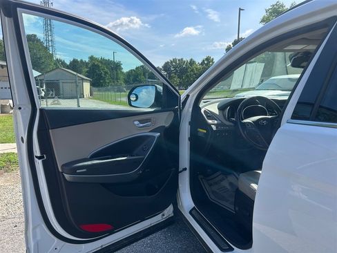 Used 2017 Hyundai Santa Fe Limited FWD image 14