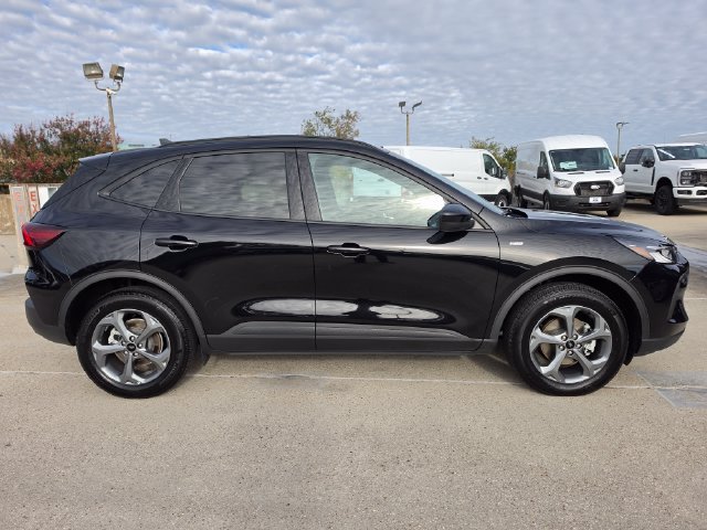 Used 2025 Ford Escape ST-Line Select AWD/4WD image 4