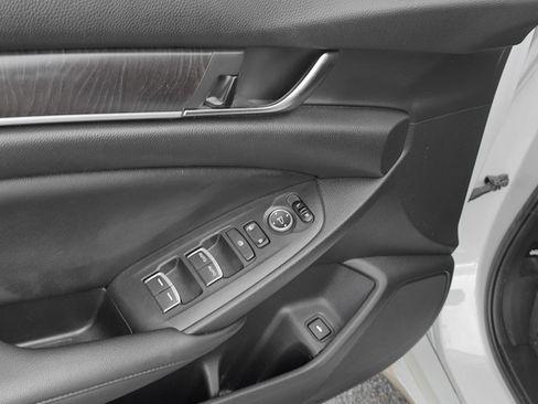 Used 2020 Honda Accord EX image 10