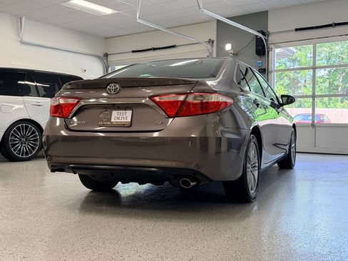 Used 2015 Toyota Camry SE FWD image 8