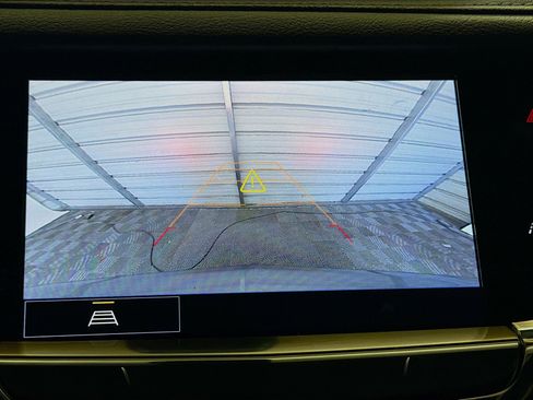 Used 2025 Cadillac XT6 Premium Luxury image 16