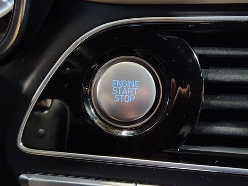 Used 2022 Genesis G70 3.3T image 40