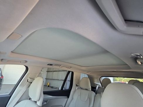 Used 2017 Volvo XC90 T6 Momentum w/ Vision Package AWD/4WD image 7