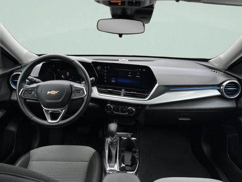 Used 2025 Chevrolet Trax LT w/ LT Convenience Package FWD image 18