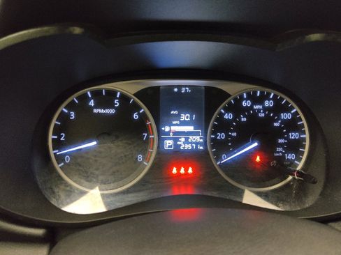 Used 2025 Nissan Versa S w/ Trunk Package image 23