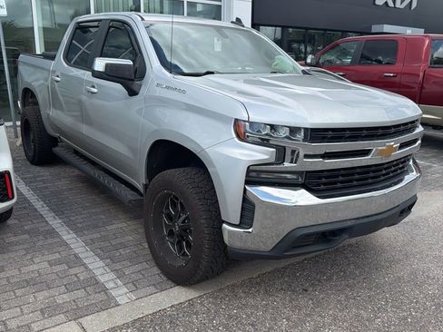 Used 2020 Chevrolet Silverado 1500 LT image 2
