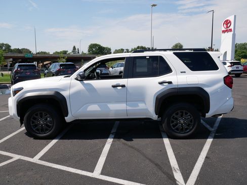 Used 2026 Toyota 4Runner SR5 AWD/4WD image 4