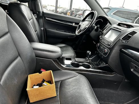 Used 2014 Kia Sorento EX w/ EX V6 Touring Package image 12