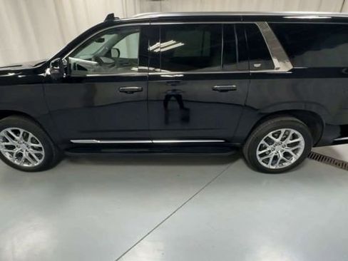 Used 2023 Cadillac Escalade ESV Premium Luxury Platinum image 5