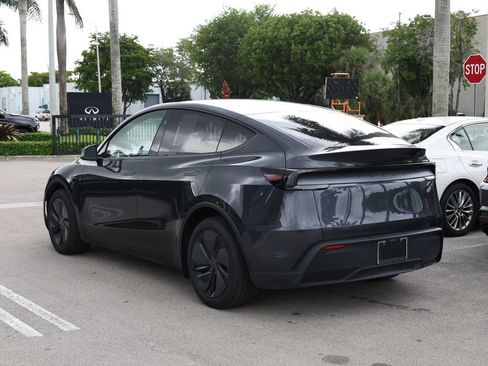 Used 2026 Tesla Model Y Long Range RWD image 5