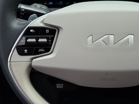 Used 2022 Kia EV6 Wind RWD image 20