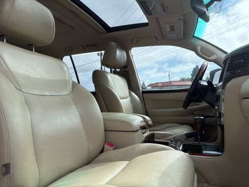 Used 2010 Lexus LX 570 4WD image 14
