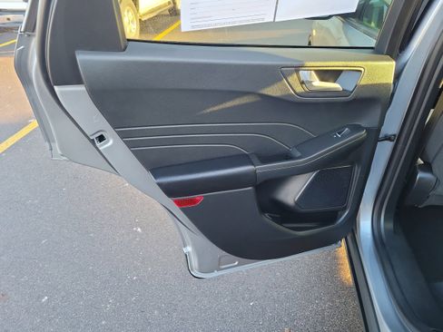 Certified 2021 Ford Escape SE image 9