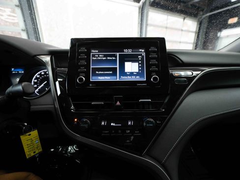 Used 2024 Toyota Camry SE image 17