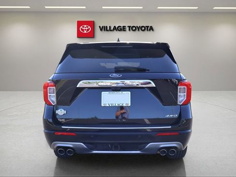 Used 2021 Ford Explorer King Ranch w/ Premium Technology Package image 4