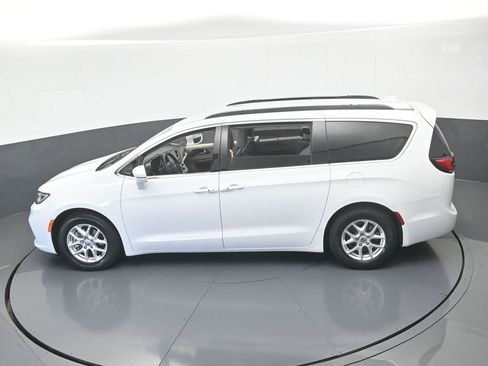 Used 2022 Chrysler Pacifica Touring-L FWD image 47