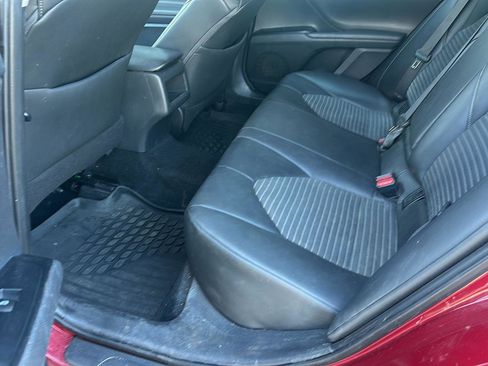 Used 2018 Toyota Camry SE FWD image 9