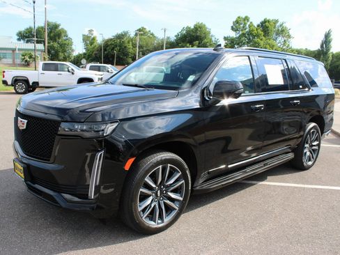Used 2023 Cadillac Escalade ESV Sport AWD/4WD image 4