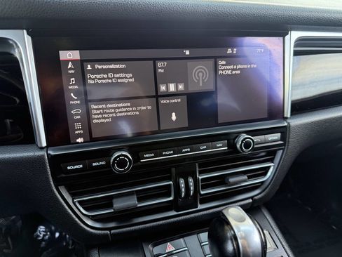 Used 2019 Porsche Macan image 16