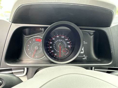 Used 2023 Hyundai Elantra SE FWD image 23